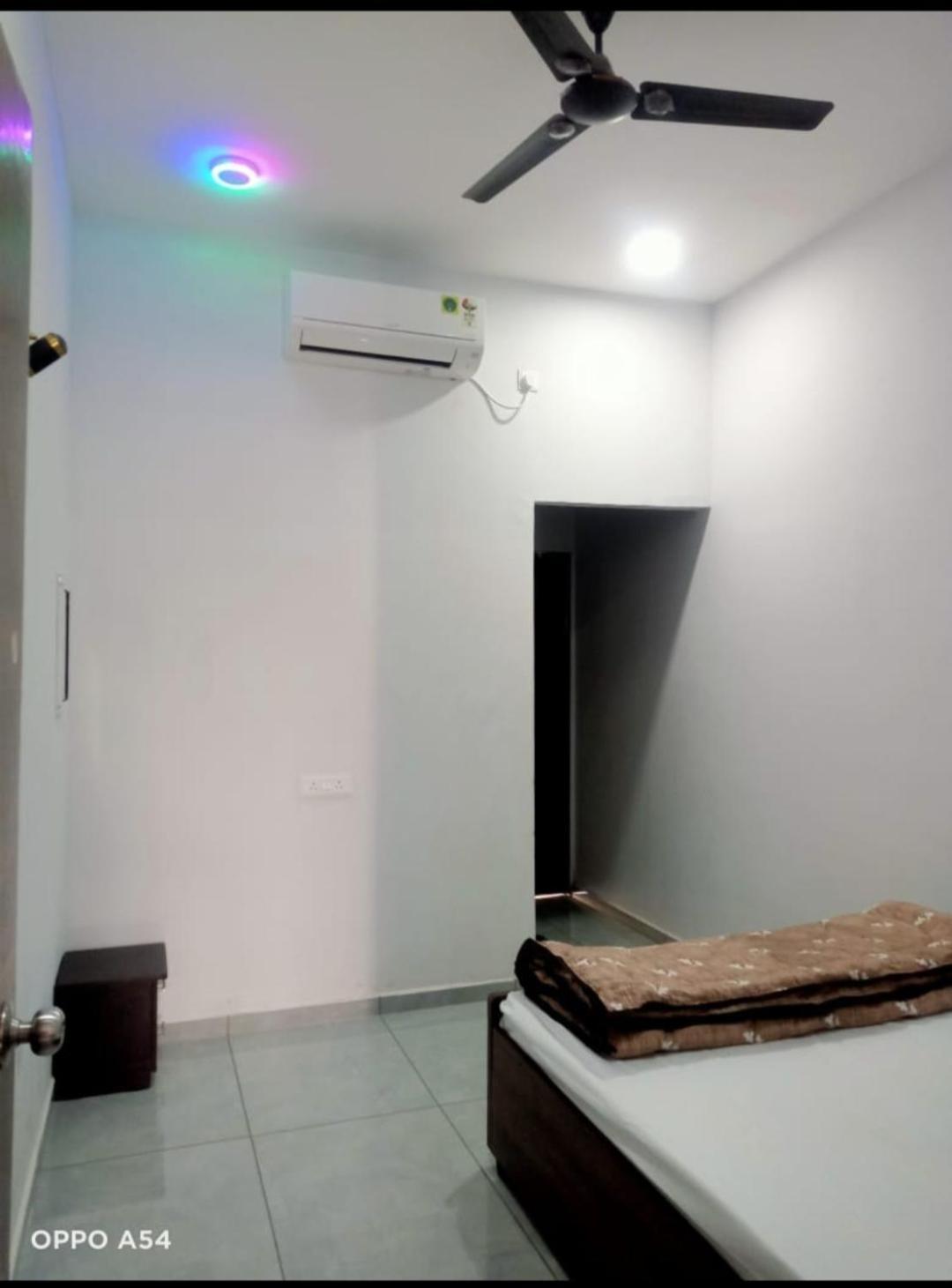 Apartment Jai Swaminarayan Delux Garudeshwar
